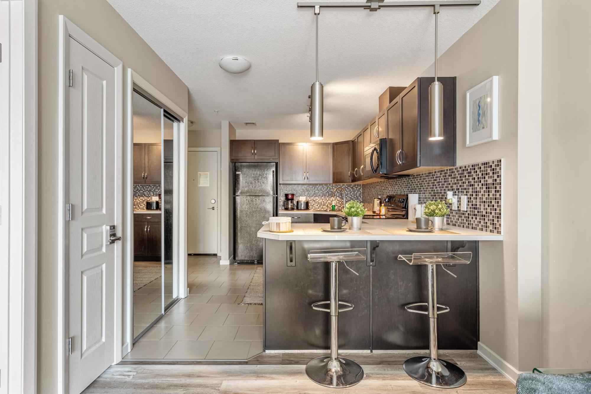 City Centre Retreat - 1Br Condo With Desk カルガリー エクステリア 写真