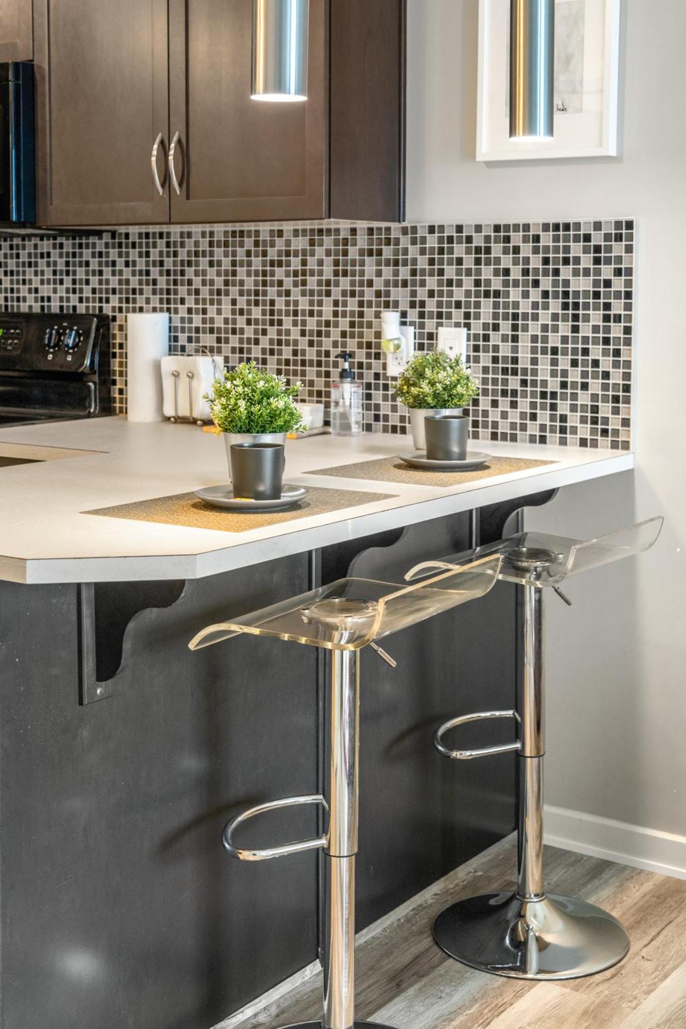 City Centre Retreat - 1Br Condo With Desk カルガリー エクステリア 写真