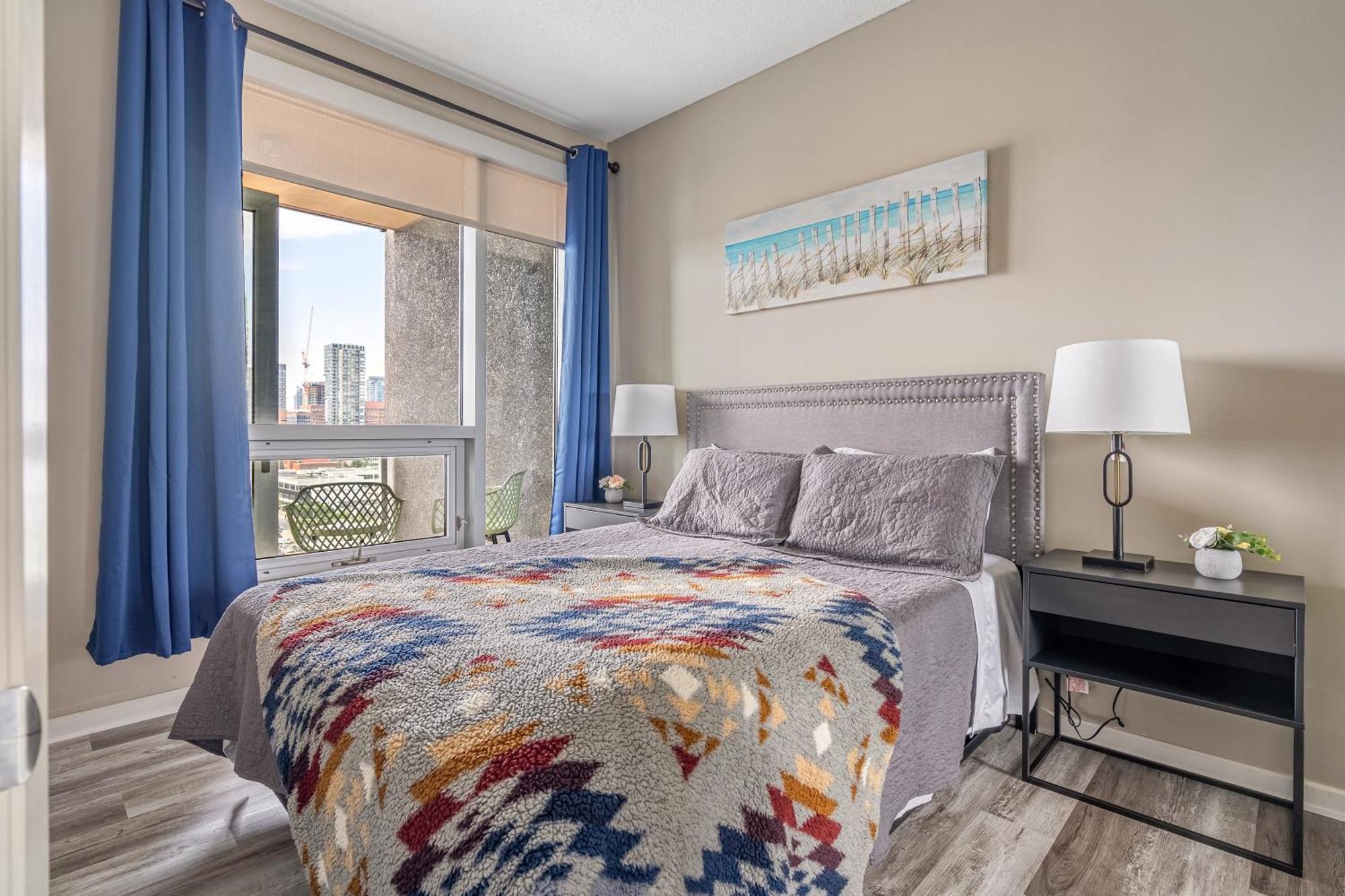 City Centre Retreat - 1Br Condo With Desk カルガリー エクステリア 写真
