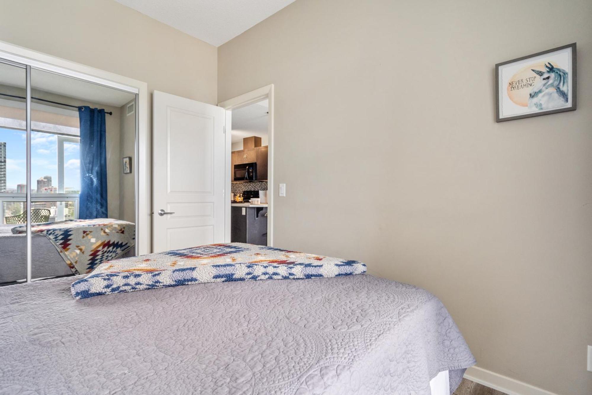 City Centre Retreat - 1Br Condo With Desk カルガリー エクステリア 写真