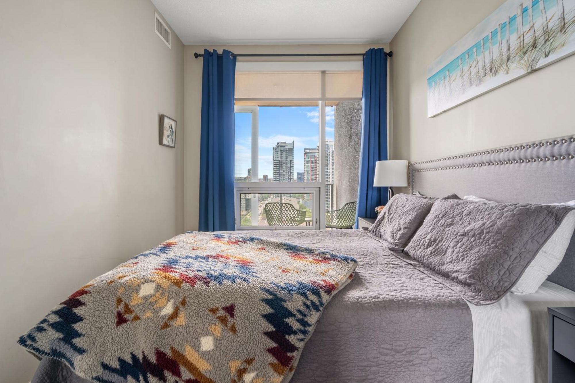 City Centre Retreat - 1Br Condo With Desk カルガリー エクステリア 写真