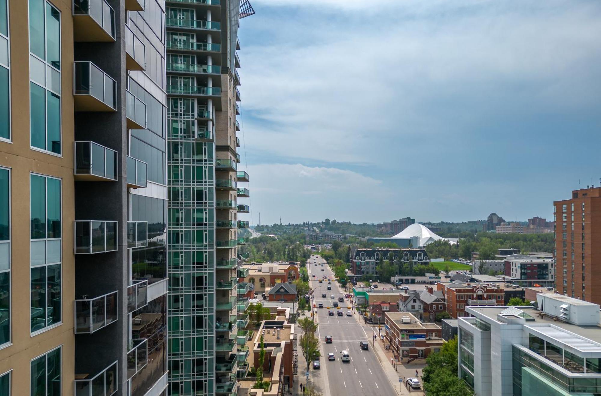 City Centre Retreat - 1Br Condo With Desk カルガリー エクステリア 写真